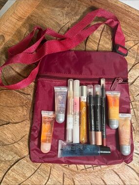 💄NWT 11 pc Assorted Pink & Peach Lip Gloss and Pencil Set in a red crossbody bag